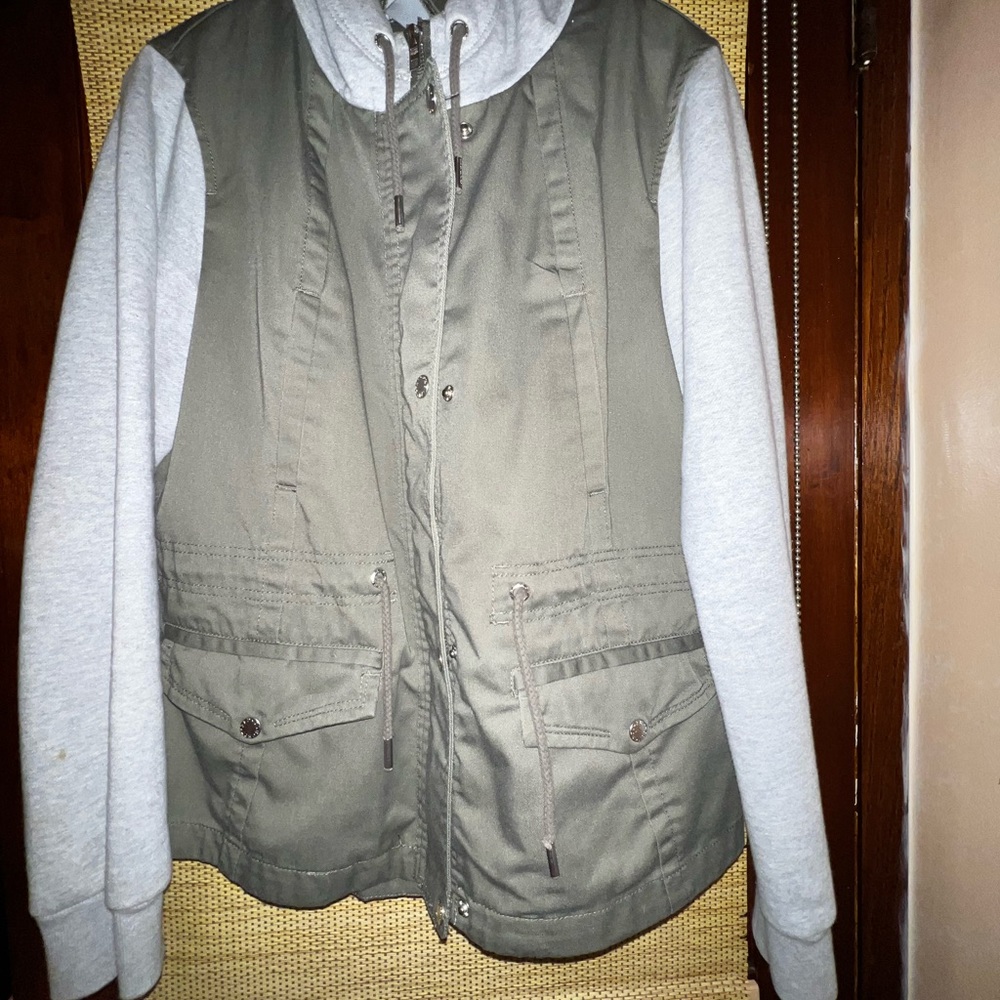 H&M - Canvas olive jacket with grey hoodie and grey sleeves EUC - Picture 4 of 5